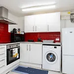 The Hideaway, 6mins To City, Parking, Wi-fi & Netflix Leeds