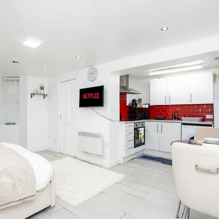 The Hideaway, 6mins To City, Parking, Wi-fi & Netflix Apartamento *