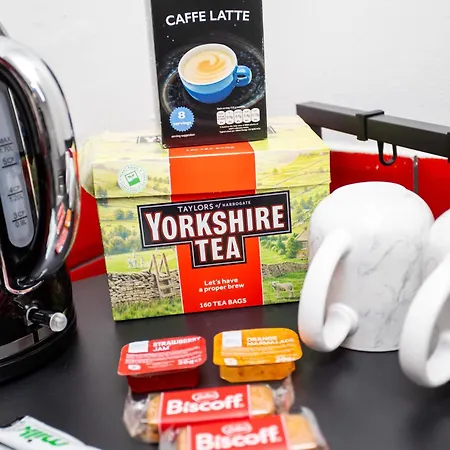 The Hideaway, 6mins To City, Parking, Wi-fi & Netflix Apartment *