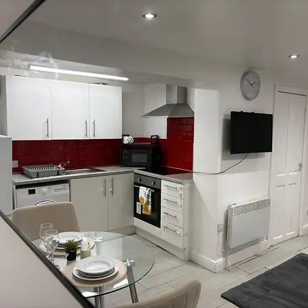 The Hideaway, 6mins To City, Parking, Wi-fi & Netflix