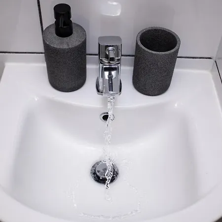 The Hideaway, 6mins To City, Parking, Wi-fi & Netflix Lejlighed *