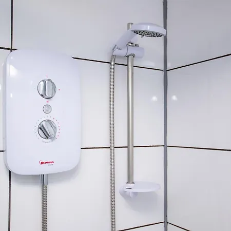 The Hideaway, 6mins To City, Parking, Wi-fi & Netflix Apartment *