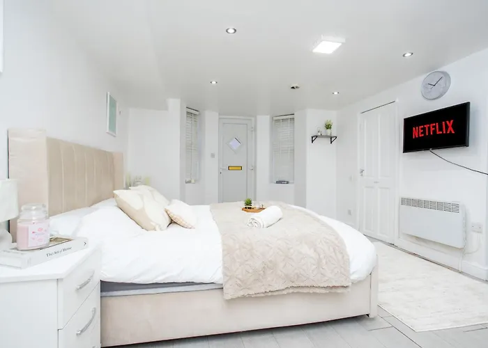 The Hideaway, 6mins To City, Parking, Wi-fi & Netflix Апартаменти *