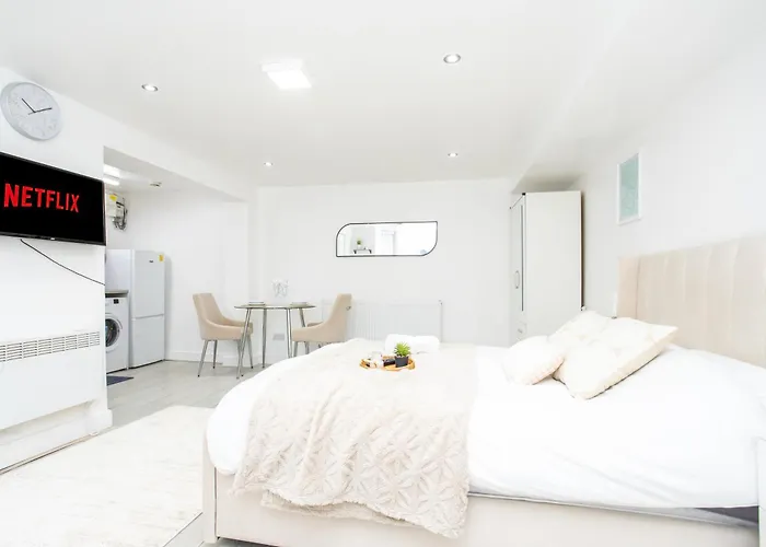 The Hideaway, 6mins To City, Parking, Wi-fi & Netflix Apartment