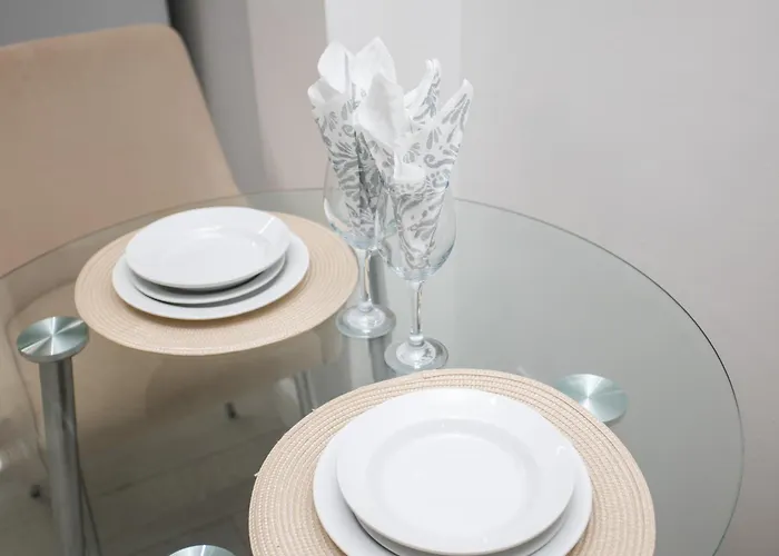 Apartment The Hideaway, 6mins To City, Parking, Wi-fi & Netflix *