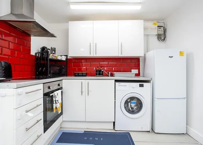 The Hideaway, 6mins To City, Parking, Wi-fi & Netflix Апартаменти