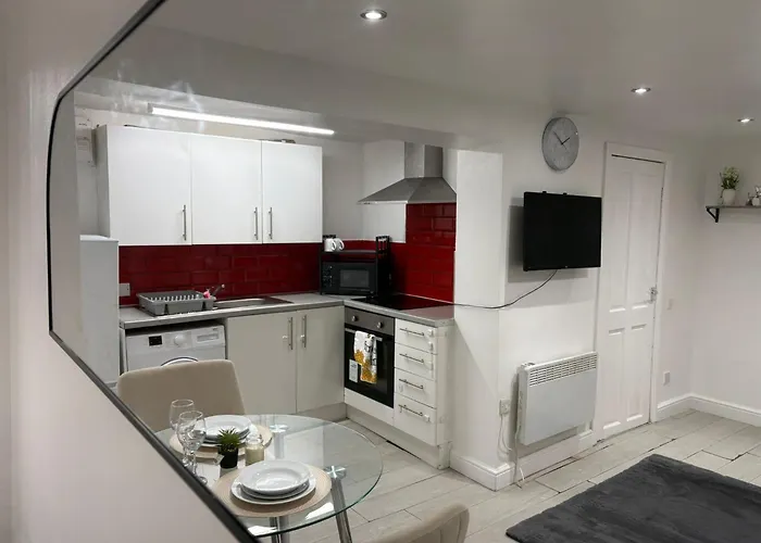 The Hideaway, 6mins To City, Parking, Wi-fi & Netflix