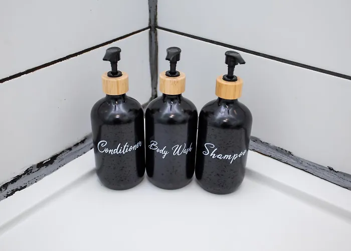 The Hideaway, 6mins To City, Parking, Wi-fi & Netflix Апартаменти