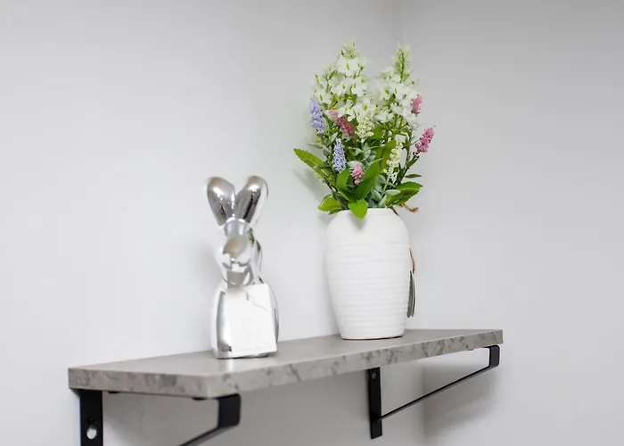 The Hideaway, 6mins To City, Parking, Wi-fi & Netflix * Лідс