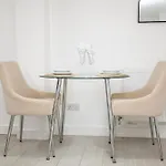 Apartmán The Hideaway, 6mins To City, Parking, Wi-fi & Netflix *
