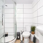 The Hideaway, 6mins To City, Parking, Wi-fi & Netflix * Leeds (West Yorkshire)