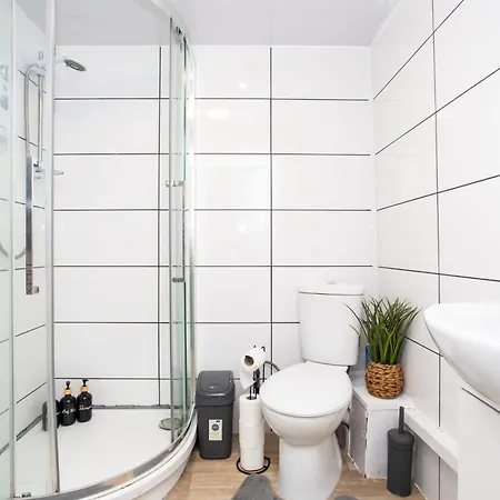 The Hideaway, 6mins To City, Parking, Wi-fi & Netflix * Лідс